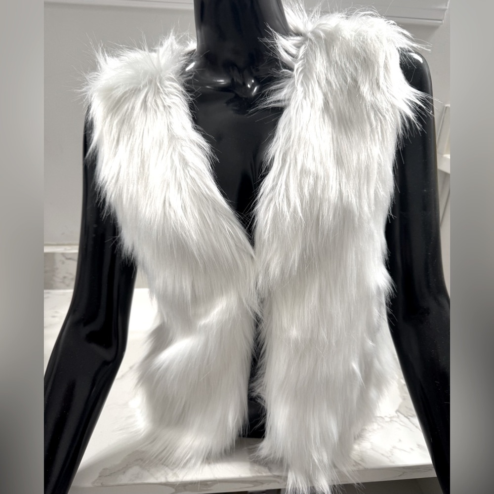 Ailubaodan women’s snow white faux fur vest size medium